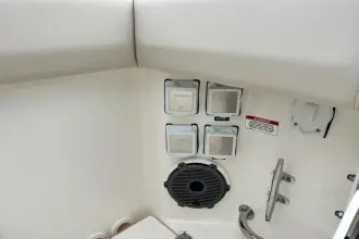 Thumbnail von Boston Whaler 325 Conquest