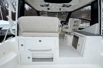 Thumbnail von Boston Whaler 325 Conquest