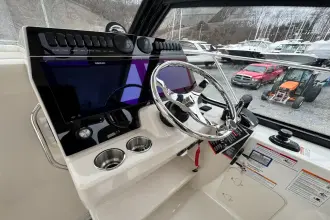 Thumbnail von Boston Whaler 325 Conquest