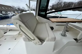 Thumbnail von Boston Whaler 325 Conquest