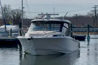 Thumbnail von Boston Whaler 325 Conquest