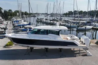 Tiara Yachts 43LE