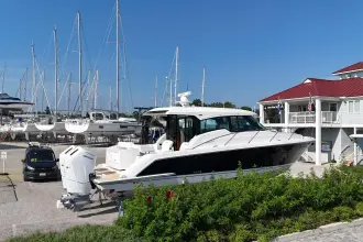 Thumbnail von Tiara Yachts 43LE