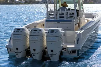 Thumbnail von Boston Whaler 350 Outrage