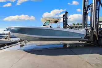 Thumbnail von Boston Whaler 350 Outrage