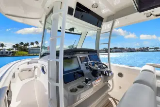 Thumbnail von Boston Whaler 350 Outrage