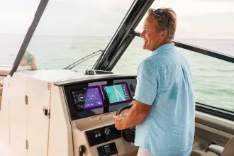 Thumbnail von Boston Whaler 330 Vantage