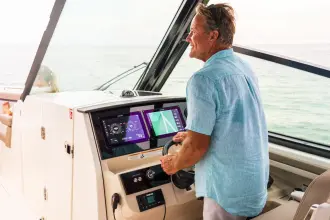 Thumbnail von Boston Whaler 330 Vantage