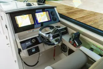 Thumbnail von Boston Whaler 330 Vantage