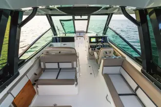 Thumbnail von Boston Whaler 330 Vantage