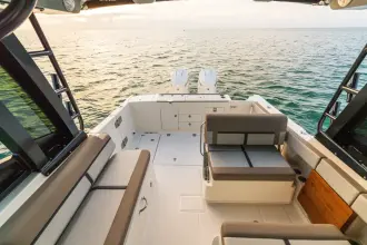 Thumbnail von Boston Whaler 330 Vantage