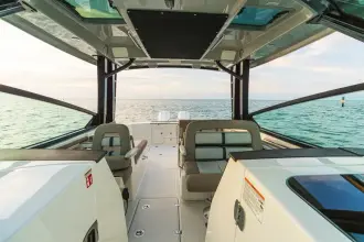 Thumbnail von Boston Whaler 330 Vantage