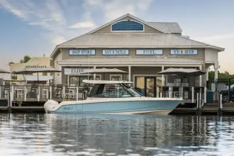 Thumbnail von Boston Whaler 330 Vantage