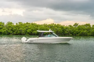 Thumbnail von Boston Whaler 330 Vantage