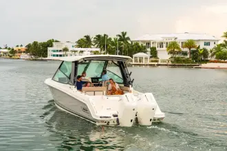 Thumbnail von Boston Whaler 330 Vantage