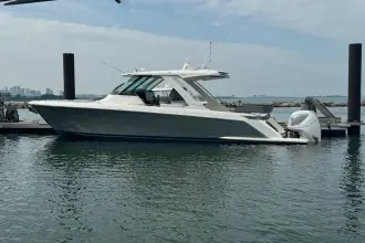 Tiara Yachts 38 LS