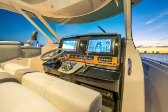 Thumbnail von Tiara Yachts 38 LS