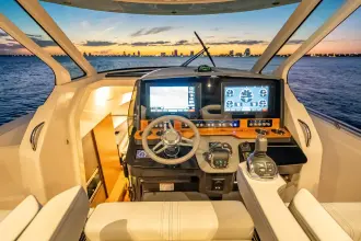 Thumbnail von Tiara Yachts 38 LS
