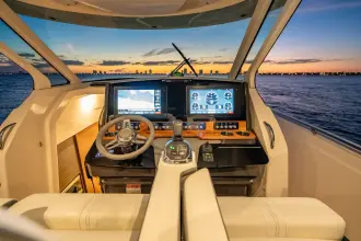 Thumbnail von Tiara Yachts 38 LS