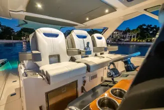 Thumbnail von Tiara Yachts 38 LS
