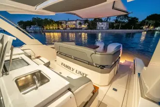 Thumbnail von Tiara Yachts 38 LS