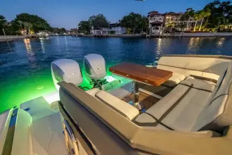 Thumbnail von Tiara Yachts 38 LS