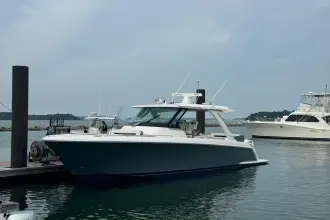 Thumbnail von Tiara Yachts 38 LS
