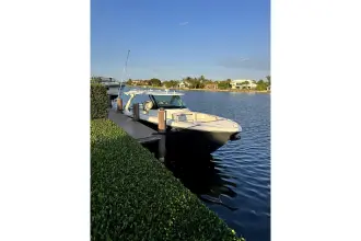 Thumbnail von Tiara Yachts 38 LS
