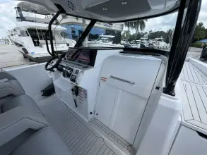 Thumbnail von Cruisers Yachts 38 VTR