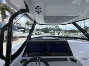 Thumbnail von Cruisers Yachts 38 VTR