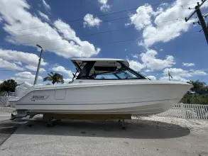 Boston Whaler 330 Vantage