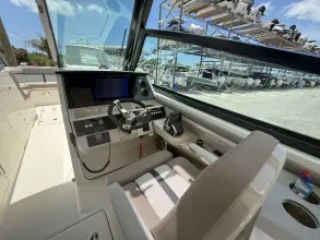 Thumbnail von Boston Whaler 330 Vantage