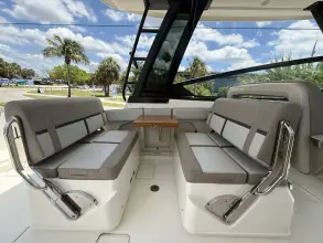 Thumbnail von Boston Whaler 330 Vantage
