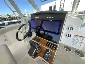 Thumbnail von Boston Whaler 350 Realm