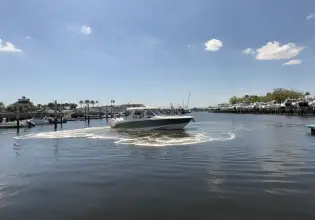 Thumbnail von Boston Whaler 350 Realm