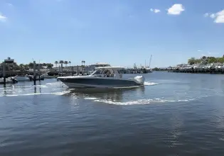 Thumbnail von Boston Whaler 350 Realm