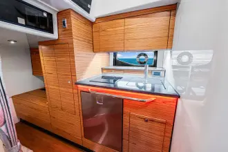 Thumbnail von Boston Whaler 405 Conquest