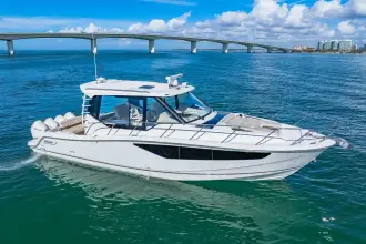 Thumbnail von Boston Whaler 405 Conquest