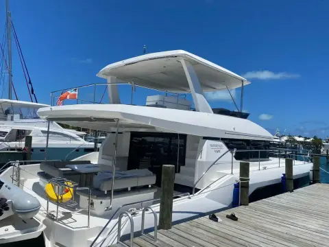 Leopard 53 Powercat  Monkey Business