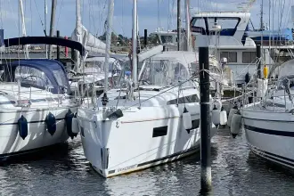 Thumbnail von Beneteau Oceanis 34.1