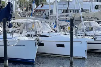 Thumbnail von Beneteau Oceanis 34.1