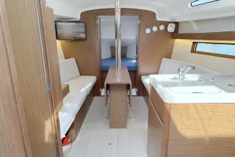 Thumbnail von Beneteau Oceanis 34.1