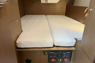 Thumbnail von Beneteau Oceanis 38.1