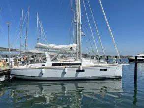 Thumbnail von Beneteau Oceanis 38.1
