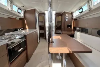 Thumbnail von Beneteau Oceanis 38.1
