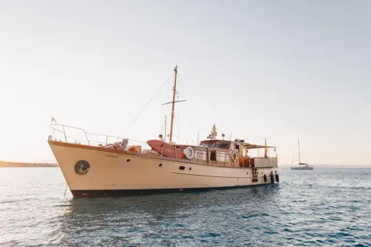 Silver Boats Cavalier 23