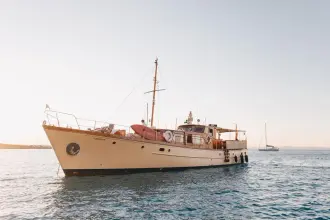 Silver Boats Cavalier 23