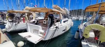 Dufour 390