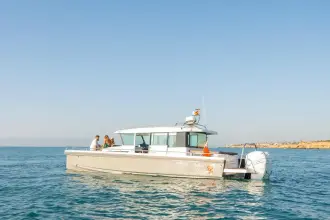 Axopar 37 XC Cross Cabin