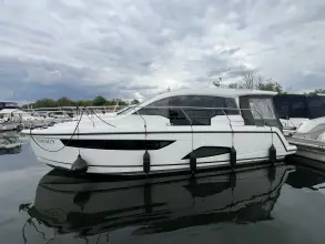 Sealine C330